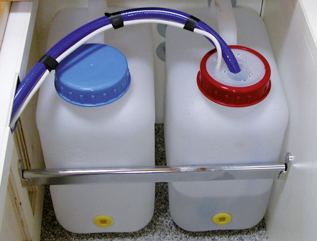 Čisté nádrže na vodu 2 x 15 l